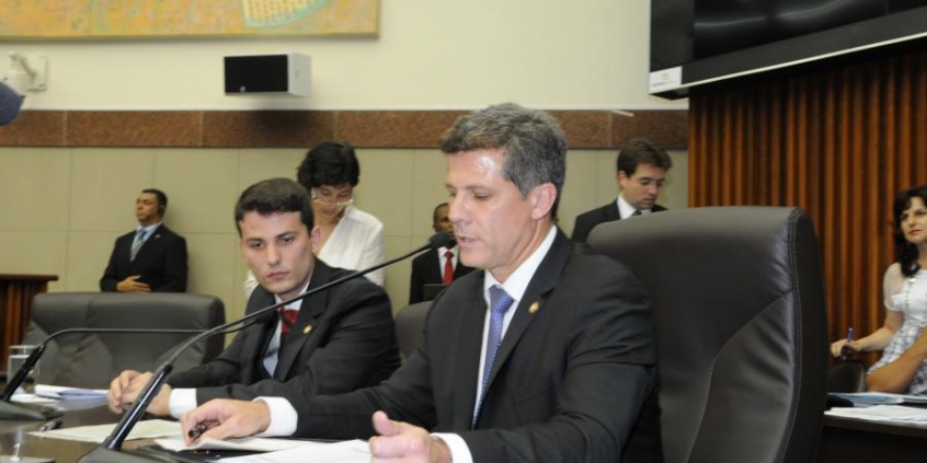 Léo Burguês em solenidade de posse e eleição da Mesa Diretora