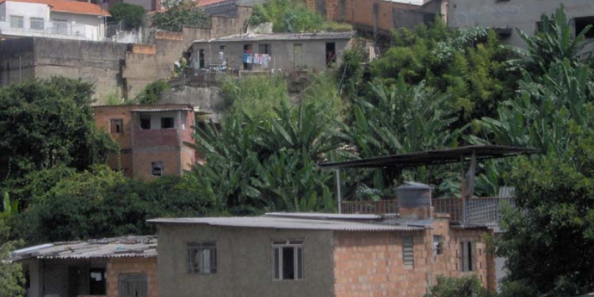 Moradores da Vila Dias, no Bairro Santa Teresa, temem desapropriação