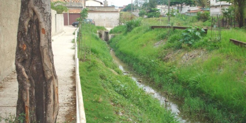 Córrego do Jatobá, no Bairro Mangueiras, Regional Barreiro