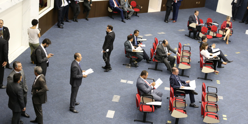 Reunião plenária de terça-feira (18/04)