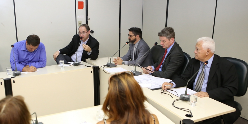 Comissão Especial de Estudos sobre feirantes e ambulantes debate Feira de Artesanato da Afonso Pena