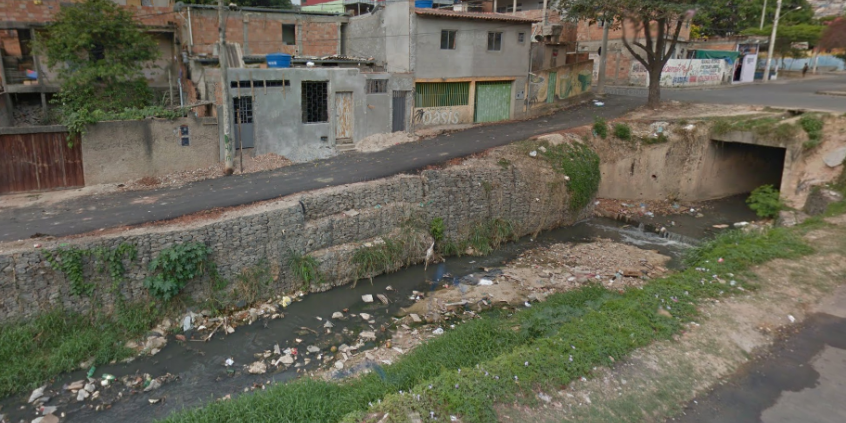 Córrego Tamboril expõe poluição e lixo a céu aberto 