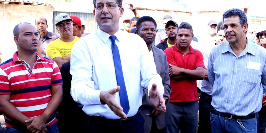 Vereador junto à comunidade no Bairro Novo Lajedo