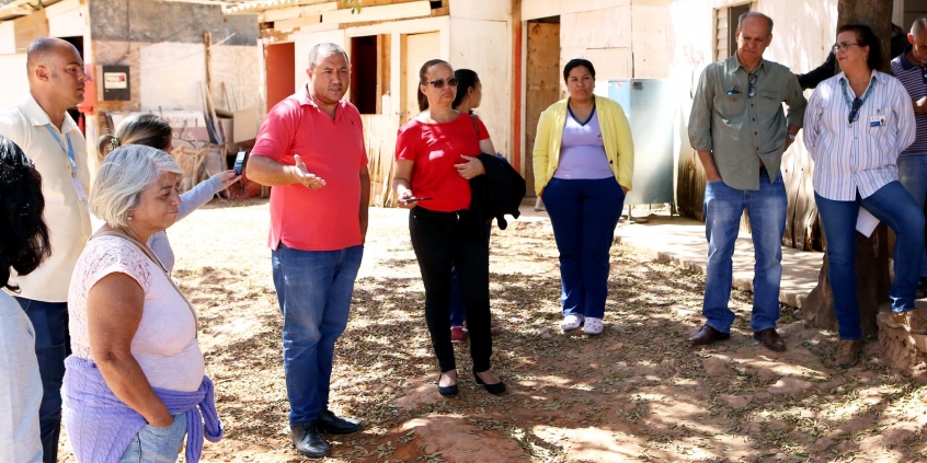 Comissão, Sudecap, comunidade e Centro de Referência em Assistência Social, em visita técnica ao Espaço BH Cidadania, no Bairro Paulo VI