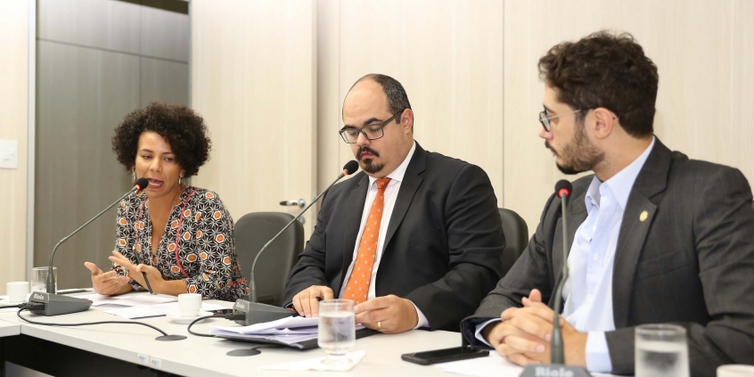 Vereadores Mateus Simões, Áurea Carolina e Gabriel Azevedo, em reunião da Comissão de Direitos Humanos e Defesa do Consumidor nesta quarta-feira (7/2)
