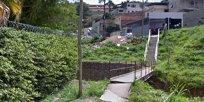 Ponte na Rua Espatódias, no Bairro Marajó, Região Oeste da capital