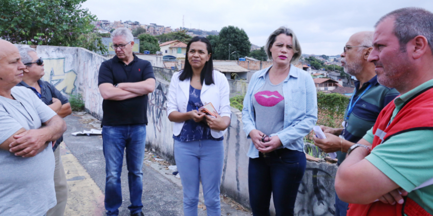 Vereadora Nely Aquino, Rosemar Cosenzo Géa (assessor do secretário municipal de Obras e Infraestrutura, Josué Valadão), Humberto Abreu (gerente da Gerência de Manutenção de Infraestrutura Urbana da Regional Venda Nova / Sudecap) e  Rodrigo Morais (gerente da Gerência de Manutenção de Infraestrutura Urbana da Regional Venda Nova / Sudecap), em visita técnica a praça abandonada no Bairro Minas Caixa, Região de Venda Nova