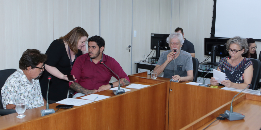 Vereadora Cida Falabella e veraedores Arnaldo Godoy, Eduardo da Ambulância e César Gordin, em reunião da Comissão de Educação, Ciência, Tecnologia, Cultura, Desporto, Lazer e Turismo, nesta quinta-feira (19/12)