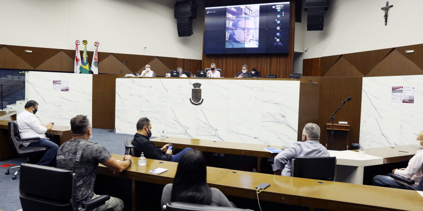 vereadores se reúnem para discutir abertura de academias, quadras e escolas de futebol 