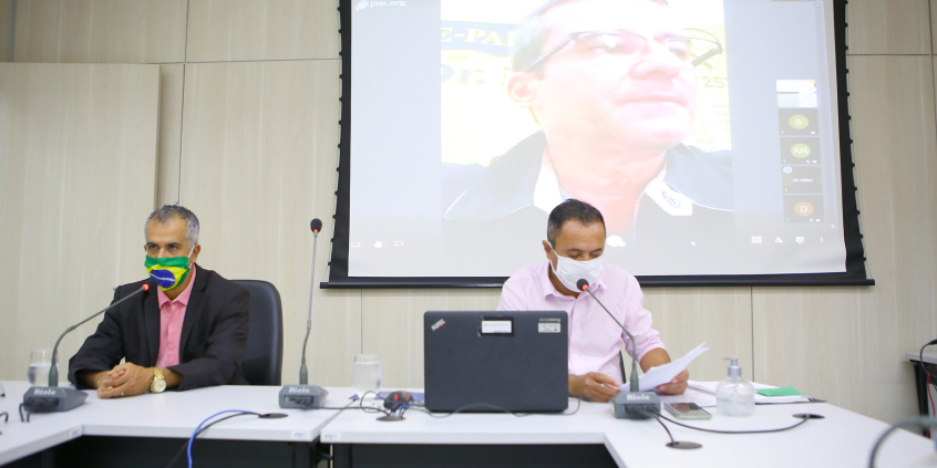 Vereadores da Comissão de saúde e Saneamento no Plenário Helvécio Arantes