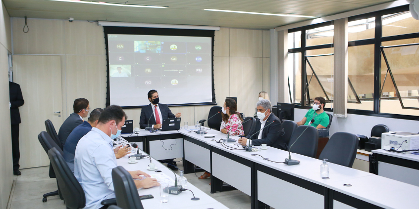 Vereadores Gabriel, Braulio Lara, Professor Claudiney Dulim, Rubão, Wanderley Porto e Léo, e vereadora Bella Gonçalves, na reunião da CPI da BHTrans, nesta quarta-feira (13/10)
