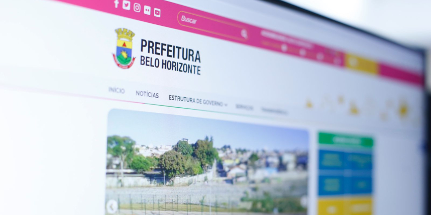 Imagem mostra site da PBH