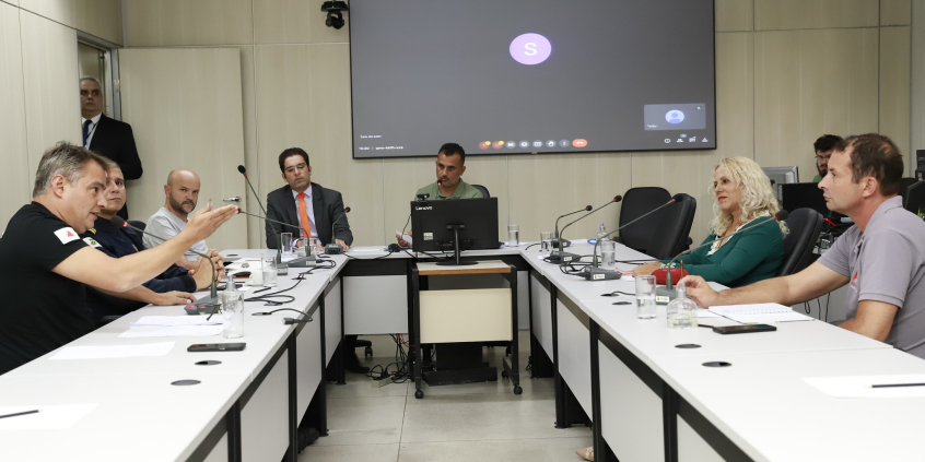 Imagem dos participantes da reunião 