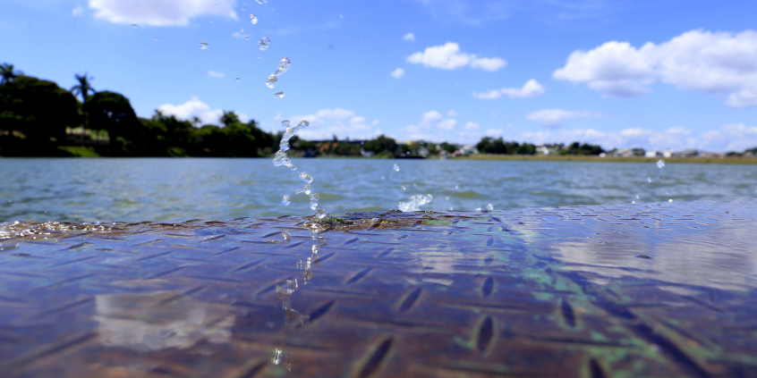 Imagem do espelho d'água da Lagoa da Pampulha 