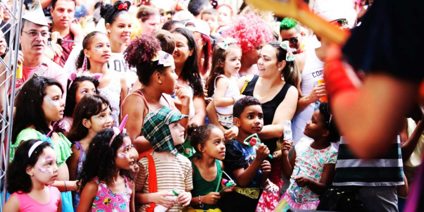 crianças em bloco de carnaval de belo horizonte