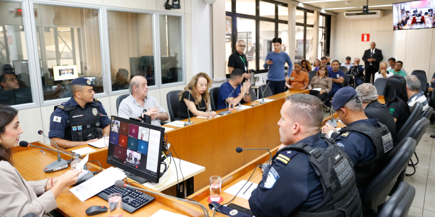 Vereadores no Plenário Camil Caram