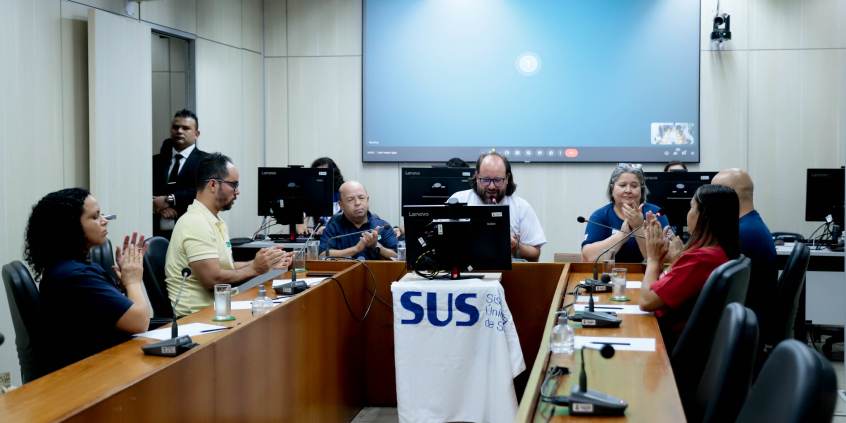 Vereador, trabalhadores e sindicalistas reunidos em audiência pública na CMBH