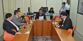 Comissão de Meio Ambiente e Política Urbana em reunião 