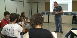 Universitários monitores do Parlamento Jovem recebem treinamento na CMBH