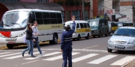 Parlamentares propõem melhorias para o trânsito da capital. Ações educativas e de incentivo à gentileza urbana estão em foco.