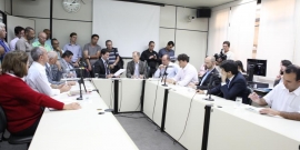 Vereadores debatem reivindicações de taxistas com representantes de sindicatos e da BHTrans