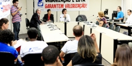 Servidores e representantes sindicais defendem aprovação de PL de Gilson Reis, que regulariza negociações (Foto: Rafa Aguiar)