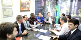 Mesa Diretora em reunião com Colégio de Líderes