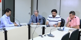 Vereadores em reunião da Comissão de Administração Pública. Foto: Bernardo Dias