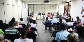 Em audiência, moradores de ocupações reivindicam direito à habitação. Foto: Mila Milowski
