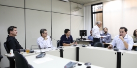 Vereadores Léo Burguês (PTdoB), Leonardo Mattos (PV), Adriano Ventura (PT) e Pablito (PV), em reunião da Comissão