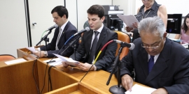 Junho Los Hermanos (Pros), Marcelo Aro (PHS) e Del. Edson Moreira, em reunião da CLJ. Foto: Mila Milowski