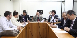 Comissão de Orçamento e Finanças aprecia dois requerimentos e nove projetos de lei 