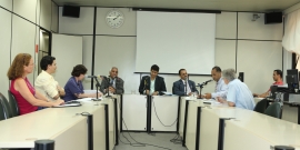 Audiência discute risco de câncer causado por bebidas quentes em copos de plástico