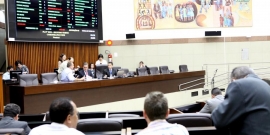 Vereadores aprovam três projetos de lei em reunião plenária 