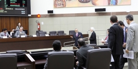 Vereadores em reunião plenária dia 12 de agosto de 2013