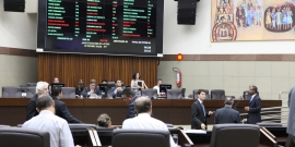 Na plenária de hoje, foi encaminhada reunião do colégio de líderes para definir a pauta das próximas votações