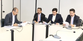 Vereadores em reunião da Comissão de Desenvolvimento Econômico, Transporte e Sistema Viário