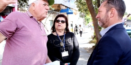 Morador, representante da BHTrans, Maria das Graças Silveira, e vereador Claudio da Drogaria Duarte na Rua Belarmino Giarola