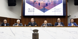 Vereadores e represente dda PBH e da sociedade civil na mesa de abertura do Seminário Novo Plano Diretor 