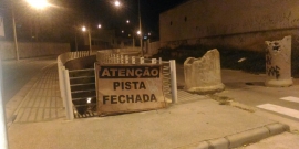 Trecho interditado, na Rua Virgílio de Melo Franco, esquina com Rua Augusto Clementino, no Bairro Santa Amélia