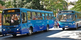 Ônibus circulando na região central de BH