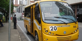 Ônibus da linha suplementar nº 20, que circula na Regional Centro-sul