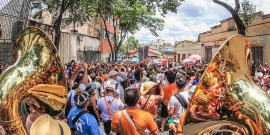 Blocos de rua reúnem milhões de foliões no carnaval de BH