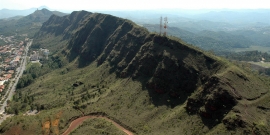 Vista ampla da Serra do Curral