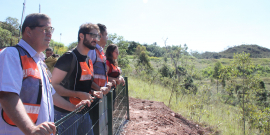 parlamentares em visita à Mina Capão Xavier em Macacos (MG)