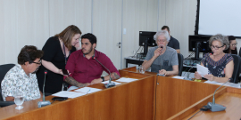 Vereadora Cida Falabella e veraedores Arnaldo Godoy, Eduardo da Ambulância e César Gordin, em reunião da Comissão de Educação, Ciência, Tecnologia, Cultura, Desporto, Lazer e Turismo, nesta quinta-feira (19/12)