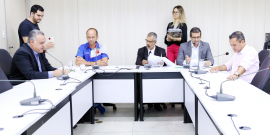 Vereadores Catatau do Povo, Fernando Borja, Bim da Ambulância, Dr. Nilton e Hélio da Farmácia, na reunião da Comissão de Saúde e Saneamento desta quarta-feira (11/3)