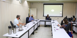 Vereadores Gabriel, Fernando Borja, Professor Juliano Lopes e vereadora Bella Gonçalves, participando presencialmente da reunião da Comissão Especial de Estudo sobre Enfrentamento da Covid-19, nesta terça-feira (23/6)