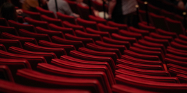 PBH veta legendas e intérpretes para deficientes auditivos em teatros e cinemas da capital