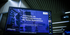 Tela com fundo azul onde se lê em branco: Comissão de Desburocratização do Setor Econômico 